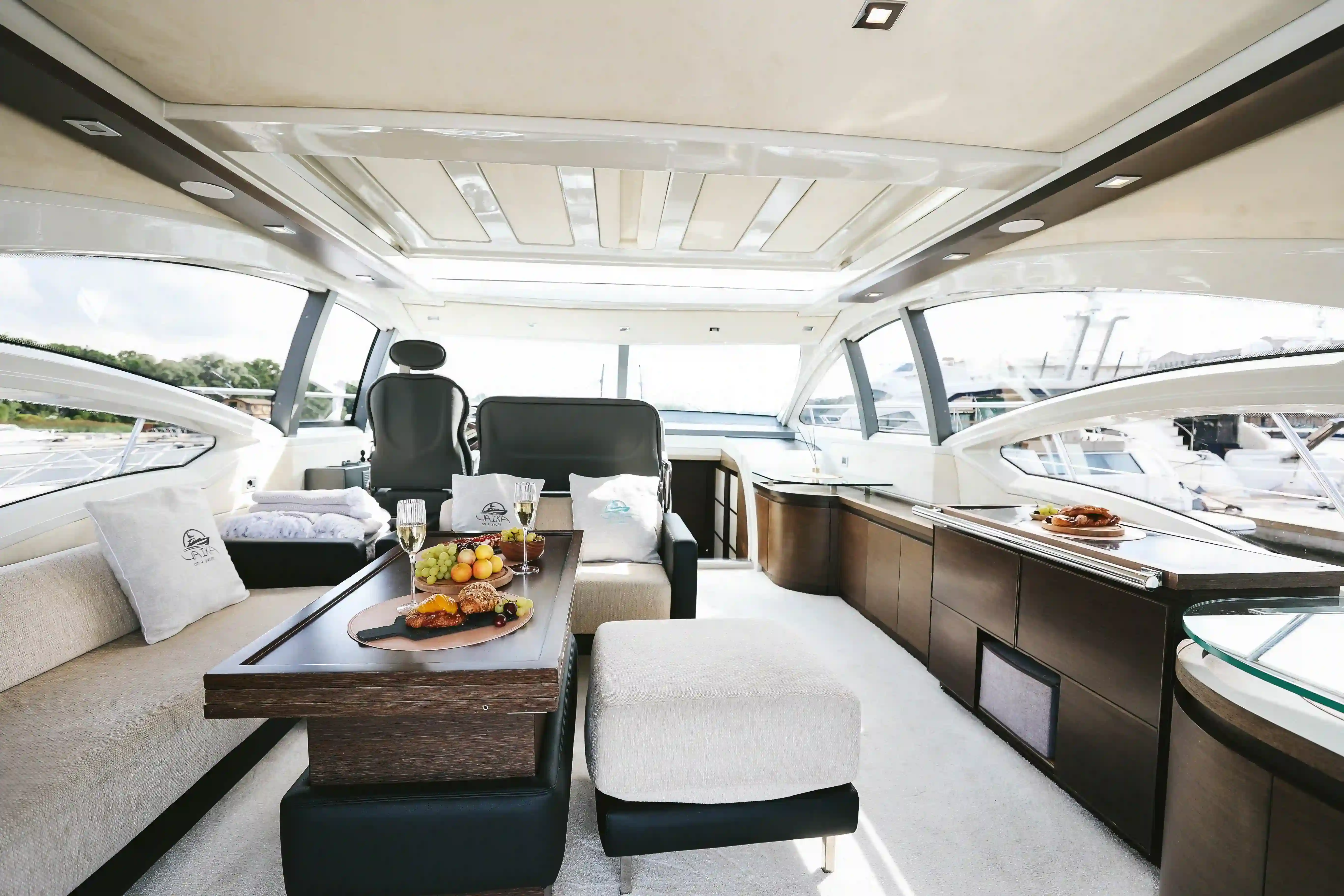 Аренда яхты AZIMUT 62 image- 4